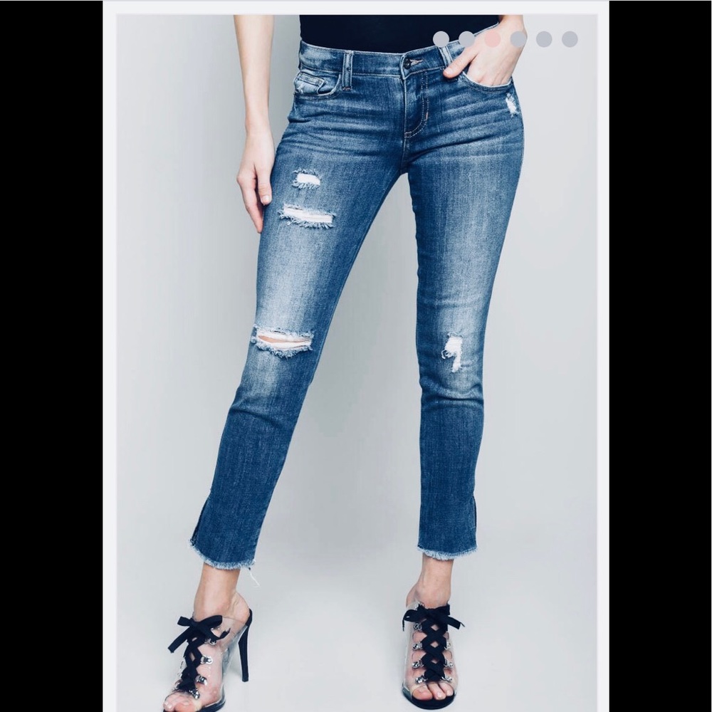 😲💫NEW ARRIVAL! SPLIT RAW HEM JEANS!💫